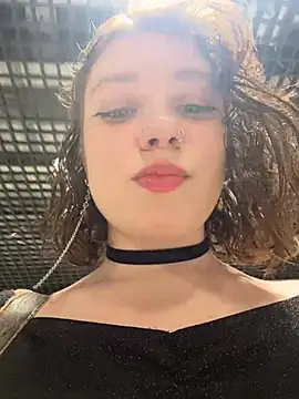 lucy-joy online show from November 5, 2025, 10:18 am