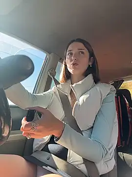 DollyTall online show from September 26, 2025, 8:43 am