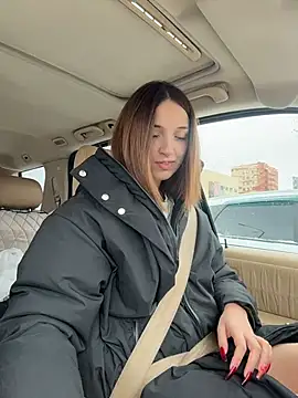 DollyTall online show from November 10, 2025, 7:46 am