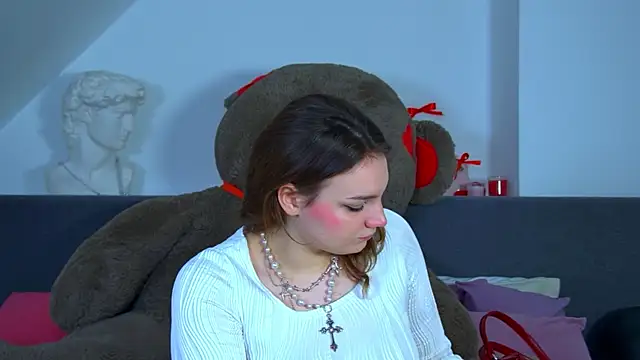 KarenClarks online show from November 25, 2025, 6:30 pm