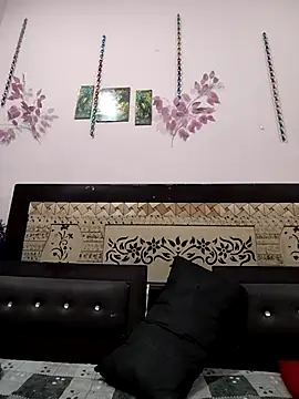 Yourhotsweetgirl online show from December 17, 2025, 9:14 am