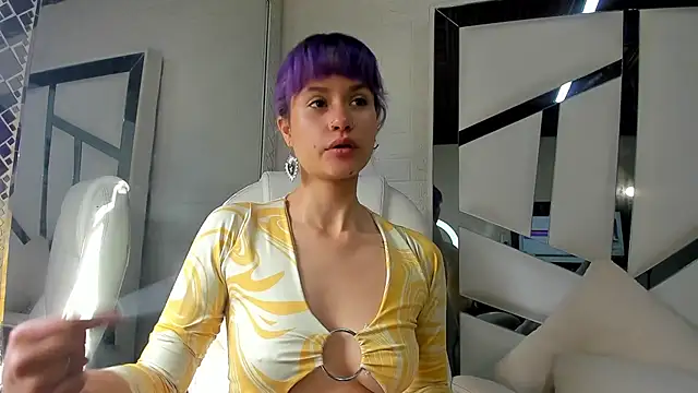 barbieambar online show from September 23, 2025, 1:07 pm