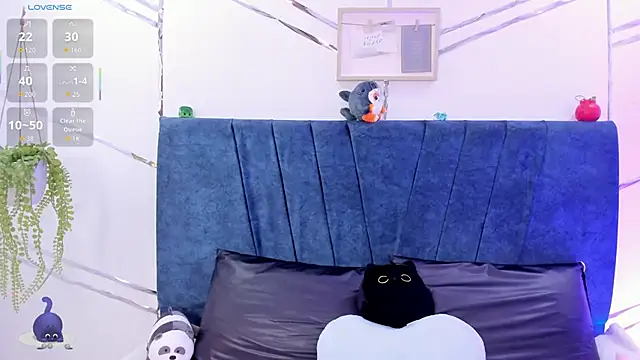 Camilla Miller01 online show from November 14, 2025, 3:59 pm