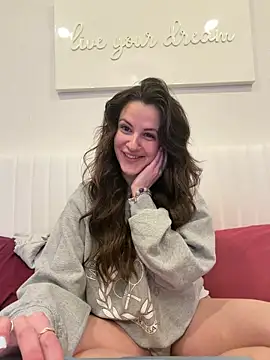 heyitsmadig online show from April 6, 2026, 1:56 pm