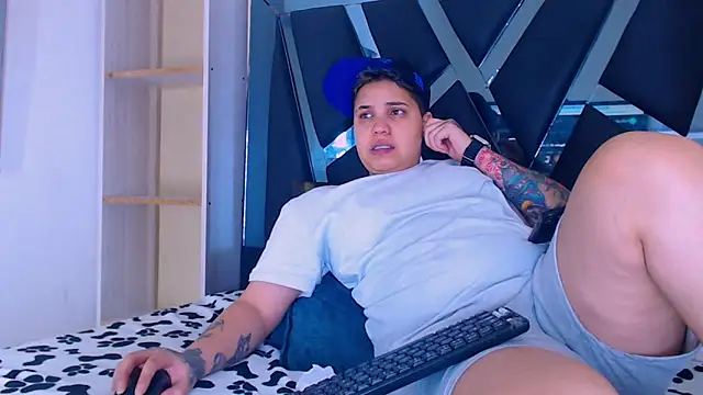 Snapshot of karla_sexy21 chatting on October 16, 2025, 4:21 am karla sexy21 online show from October 16, 2025, 4:21 am