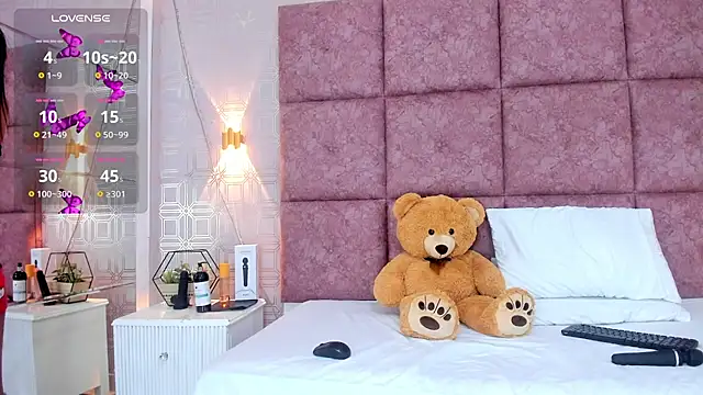 AmyStar1 online show from September 29, 2025, 1:17 pm