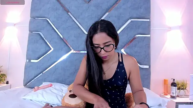 AmyStar1 online show from October 13, 2025, 3:35 pm