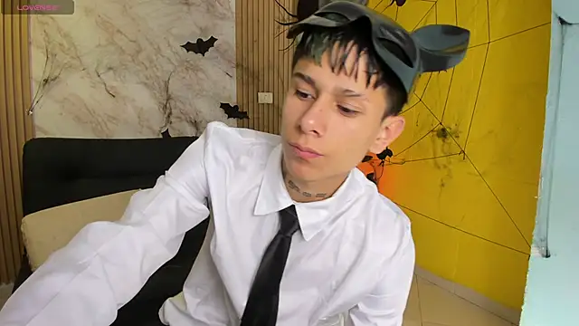 Snapshot of jake_beach chatting on October 31, 2025, 7:21 pm jake beach online show from October 31, 2025, 7:21 pm