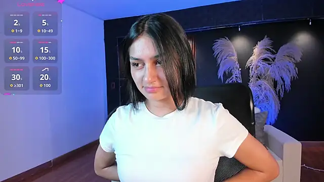 Snapshot of AidaJones chatting on October 13, 2025, 12:29 pm AidaJones online show from October 13, 2025, 12:29 pm