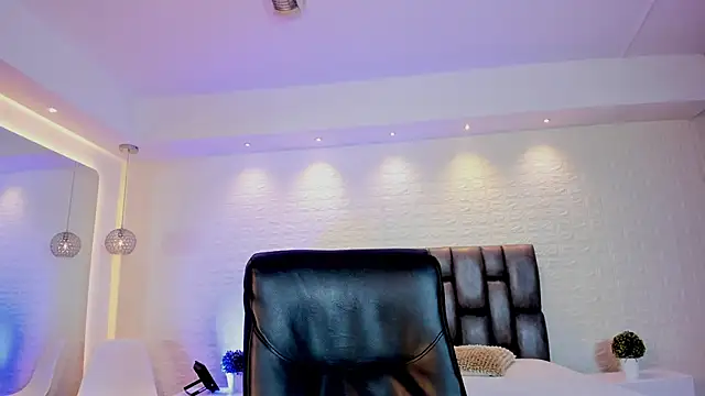 AidaJones online show from April 24, 2026, 11:12 am