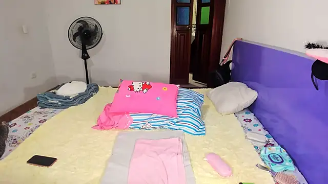 Anais lux online show from April 7, 2026, 11:50 pm