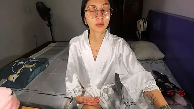 Anais lux online show from March 25, 2026, 12:22 am