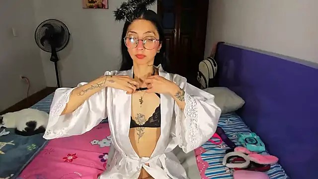 Anais lux online show from March 28, 2026, 12:11 am