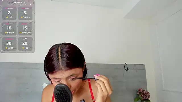sunnyWhitee online show from July 11, 2026, 7:14 pm