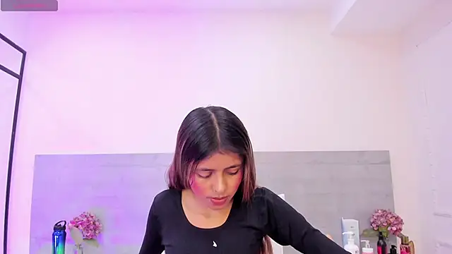 sunnyWhitee online show from April 16, 2026, 7:14 pm