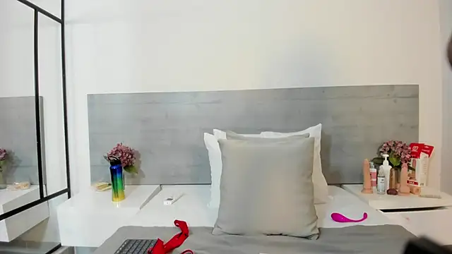 Snapshot of sunnyWhitee chatting on October 22, 2025, 7:13 pm sunnyWhitee online show from October 22, 2025, 7:13 pm