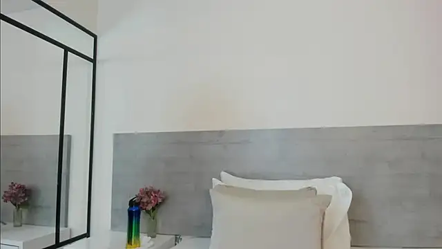 sunnyWhitee online show from April 14, 2026, 7:08 pm