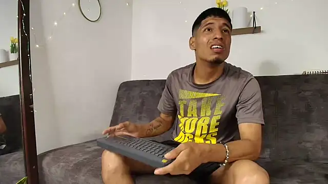 Snapshot of IsaXander743 chatting on September 20, 2025, 8:14 pm IsaXander743 online show from September 20, 2025, 8:14 pm