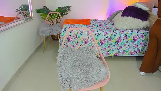 LusyKitty online show from October 23, 2025, 3:32 pm