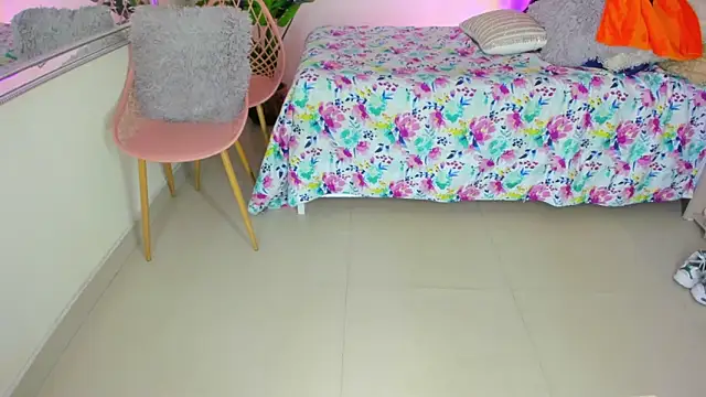 LusyKitty online show from October 28, 2025, 4:28 pm