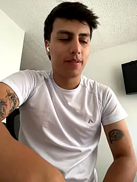 Snapshot of ErosVale chatting on October 4, 2025, 10:11 pm ErosVale online show from October 4, 2025, 10:11 pm