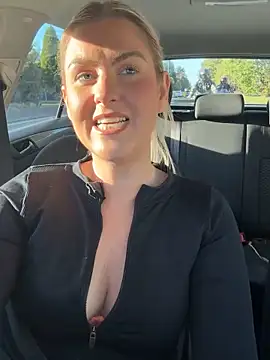 Snapshot of Charleigh_xx chatting on September 25, 2025, 4:24 pm Charleigh xx online show from September 25, 2025, 4:24 pm