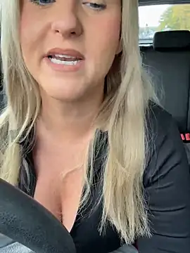 Snapshot of Charleigh_xx chatting on October 10, 2025, 3:02 pm Charleigh xx online show from October 10, 2025, 3:02 pm