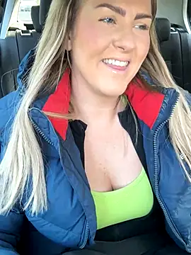 Snapshot of Charleigh_xx chatting on November 26, 2025, 12:27 pm Charleigh xx online show from November 26, 2025, 12:27 pm