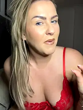 Snapshot of Charleigh_xx chatting on November 13, 2025, 10:02 pm Charleigh xx online show from November 13, 2025, 10:02 pm