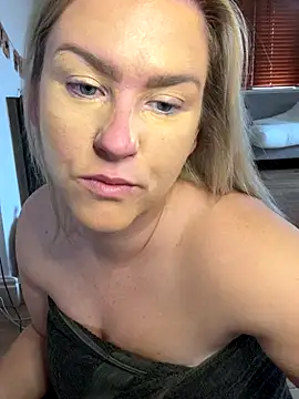 Snapshot of Charleigh_xx chatting on October 16, 2025, 9:50 am Charleigh xx online show from October 16, 2025, 9:50 am