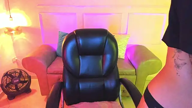 Snapshot of aitana_kahlo chatting on February 11, 2026, 7:25 pm aitana kahlo online show from February 11, 2026, 7:25 pm