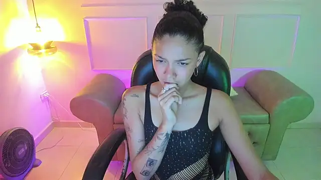 Snapshot of aitana_kahlo chatting on February 9, 2026, 7:12 pm aitana kahlo online show from February 9, 2026, 7:12 pm