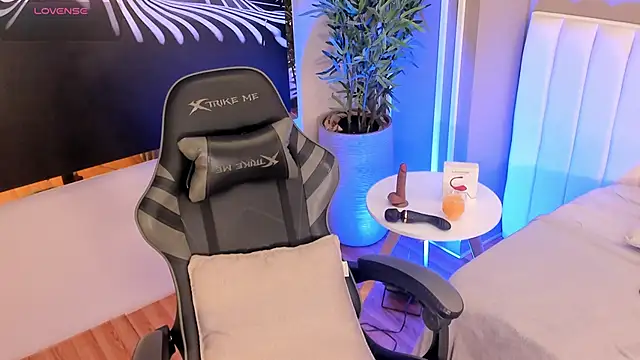 Skyyle  online show from March 21, 2026, 12:53 pm