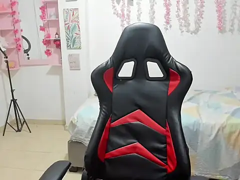 Snapshot of Liana_hot12 chatting on October 16, 2025, 1:41 pm Liana hot12 online show from October 16, 2025, 1:41 pm