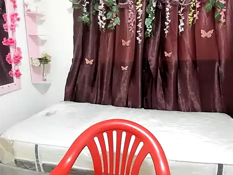 Snapshot of Liana_hot12 chatting on October 31, 2025, 1:52 pm Liana hot12 online show from October 31, 2025, 1:52 pm