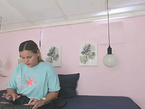 Snapshot of Lady_miss___ chatting on October 6, 2025, 12:06 pm Lady miss    online show from October 6, 2025, 12:06 pm