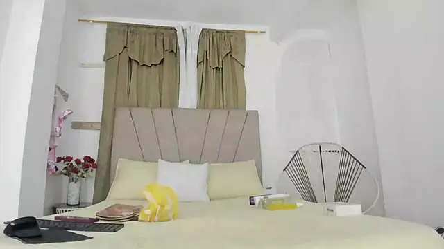 Snapshot of Lady_miss___ chatting on October 10, 2025, 12:39 pm Lady miss    online show from October 10, 2025, 12:39 pm