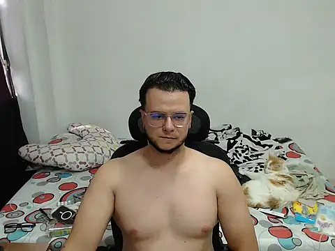 cloudsxxx online show from March 31, 2026, 7:05 pm