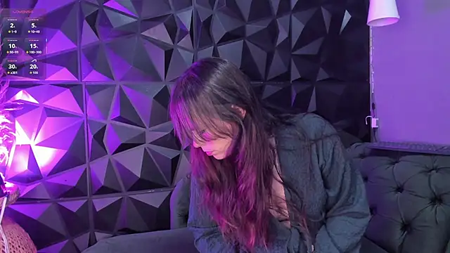 Astridhotman online show from September 11, 2025, 7:58 pm