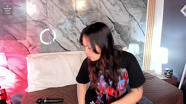 Astridhotman online show from October 4, 2025, 8:43 pm