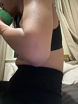 Ladyboyluxe online show from February 21, 2026, 4:58 am