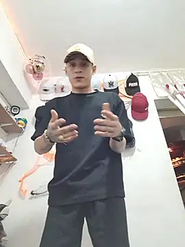 Ethanho0t online show from October 31, 2025, 6:43 am