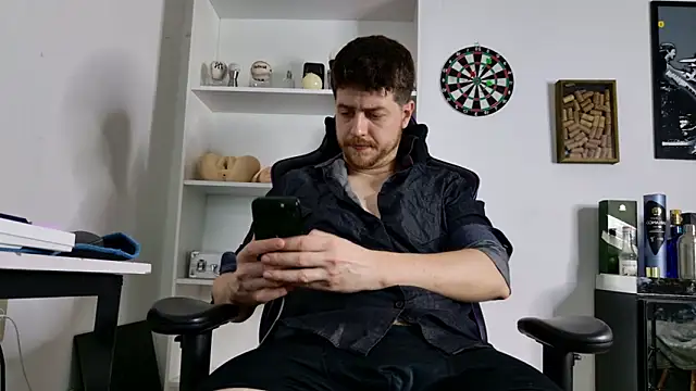 aaron nvk online show from December 5, 2025, 9:23 pm