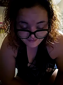 Snapshot of nuttiebuddy1 chatting on November 11, 2025, 4:40 am nuttiebuddy1 online show from November 11, 2025, 4:40 am