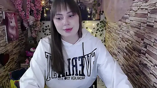 Amanda Bright  online show from October 6, 2025, 6:36 am