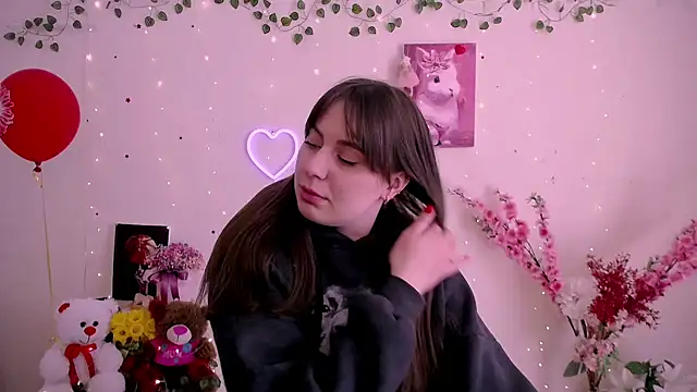 Amanda Bright  online show from April 14, 2026, 10:42 am