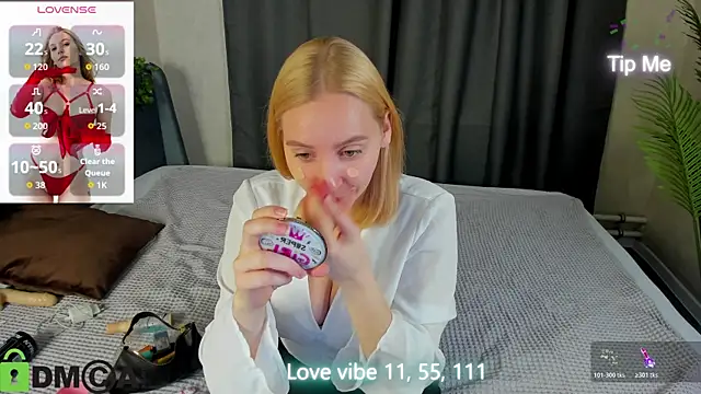 Snapshot of Anna_Chelsea chatting on November 1, 2025, 12:39 am Anna Chelsea online show from November 1, 2025, 12:39 am