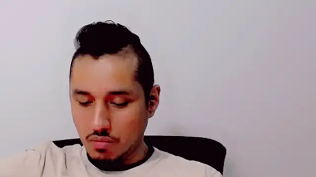 ColombiaStrip online show from October 27, 2025, 10:54 pm