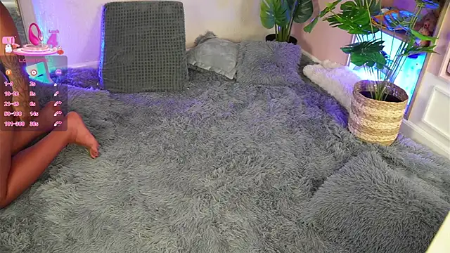 AnnieCouperr online show from October 10, 2025, 7:58 pm