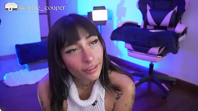 AnnieCouperr online show from February 22, 2026, 7:59 pm